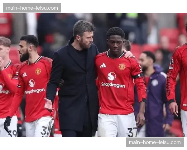 卡里克三后卫变阵封锁空间，梅努与卡塞米罗搭档成曼联复苏关键